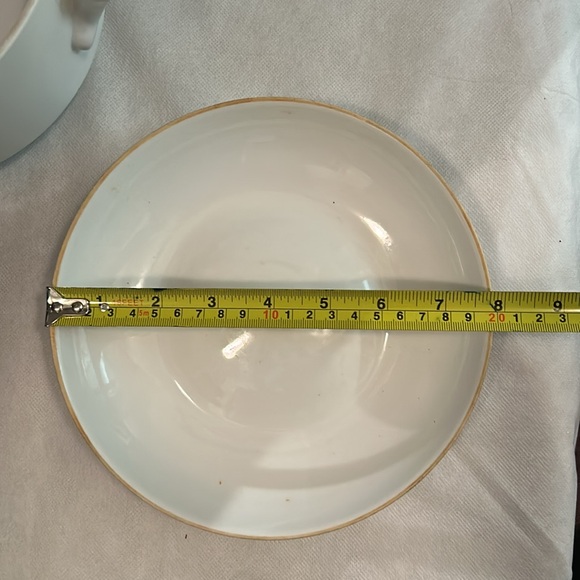 Very cool 7.25” pot/oven ware with top that converts to a dish. - Picture 9 of 12